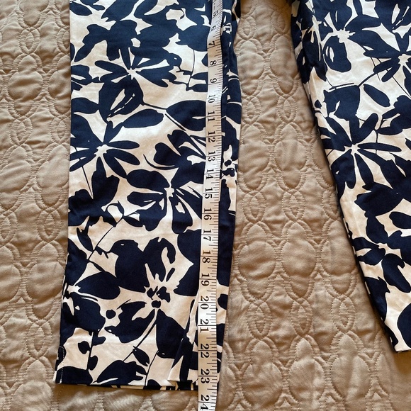 5 for $15 NWOT Bright and beautiful capri pants - Picture 6 of 6
